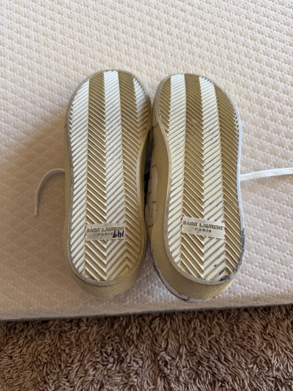 Saint Laurent White Leather Sneakers with Side Star and Gold Logo - Picture 5 of 5